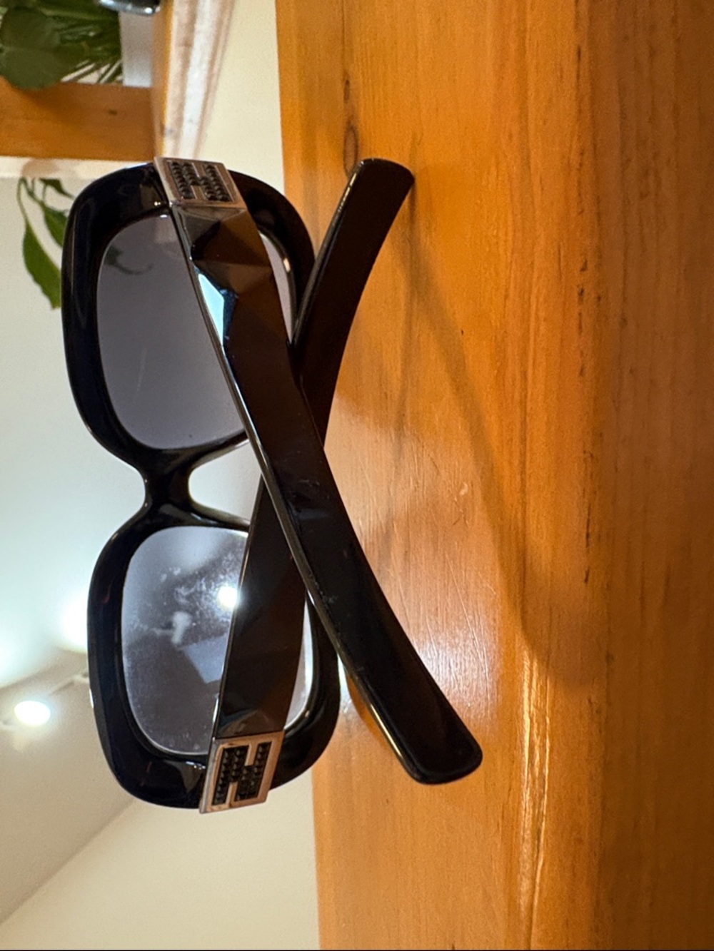 Fendi Oversized Women's Sunglasses - Black - Picture 3 of 7